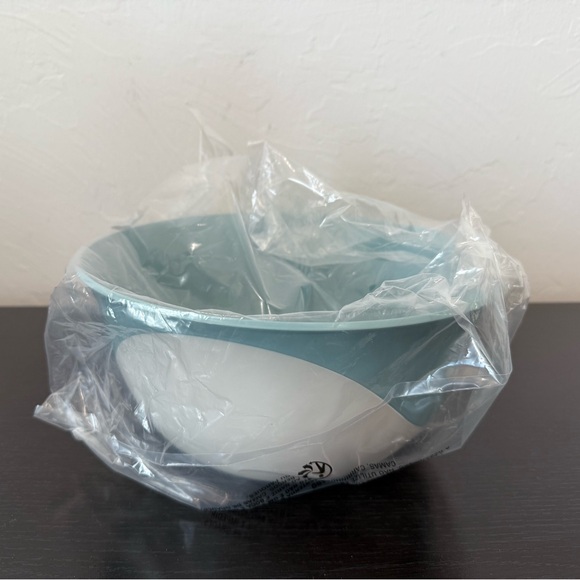 NIB Pampered Chef 4 Qt Plastic Mixing Bowl - Picture 1 of 3